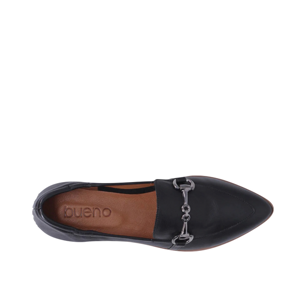 Bueno Women's Bowie Leather Pointy Toe Loafer Flat in Black