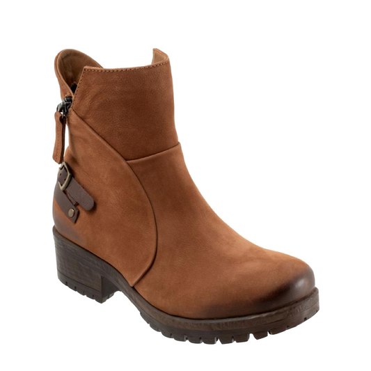 Toe view of Bueno Fallon Side Zip Leather Boot for women.