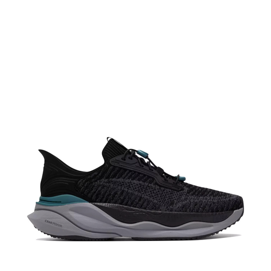 Side (right) view of Clarks Pace Rise Sneaker for men.