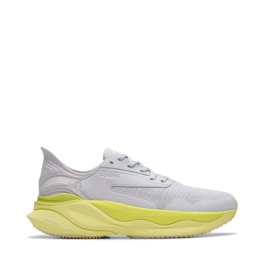 Side (right) view of Clarks Pace Sneaker for men.