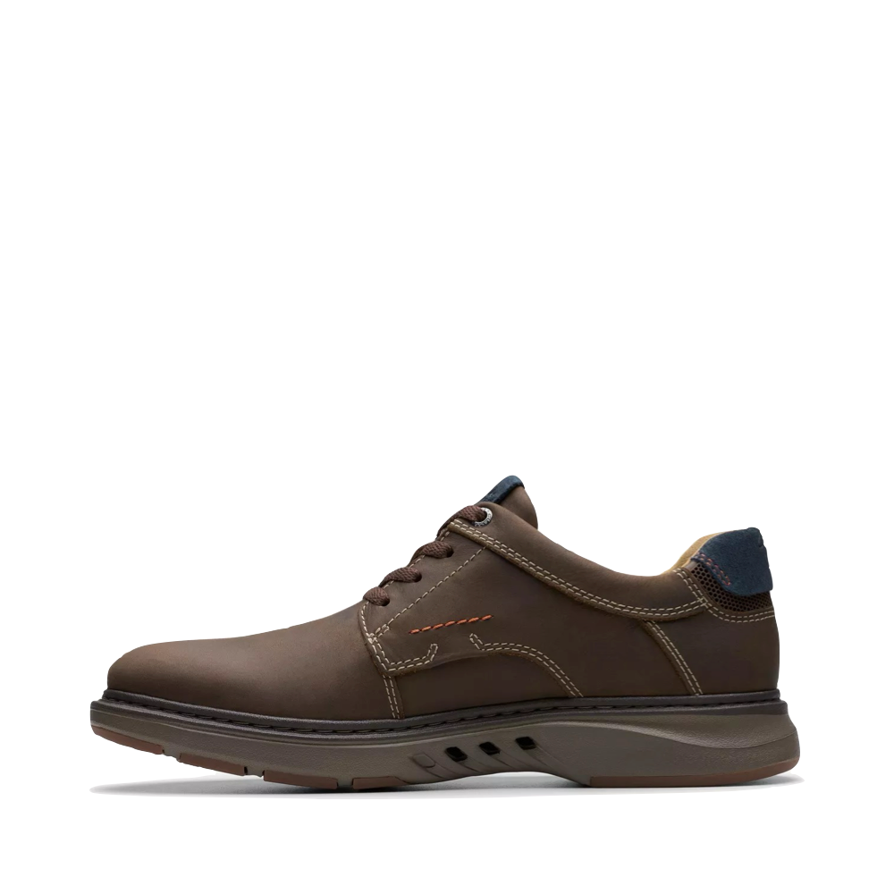 Side (left) view of Clarks Un Briley Leather Lace Shoe for men.