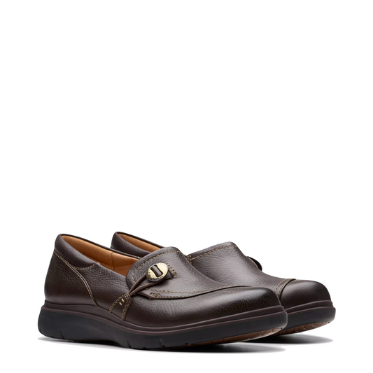 Mudguard and Toe view of Clarks Certina Ease Leather Loafer for women.