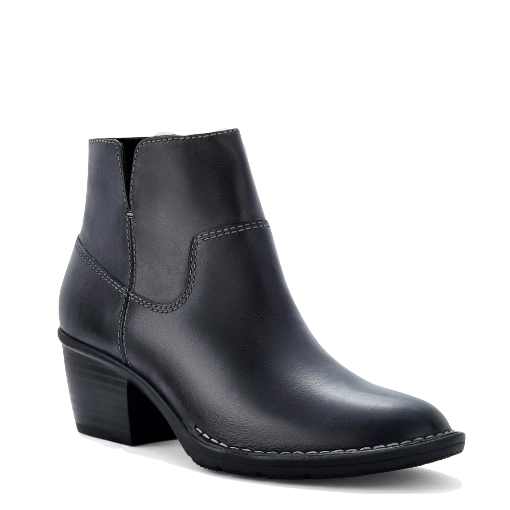 Mudguard and Toe view of Clarks Kastela Top Ankle Boot for women.