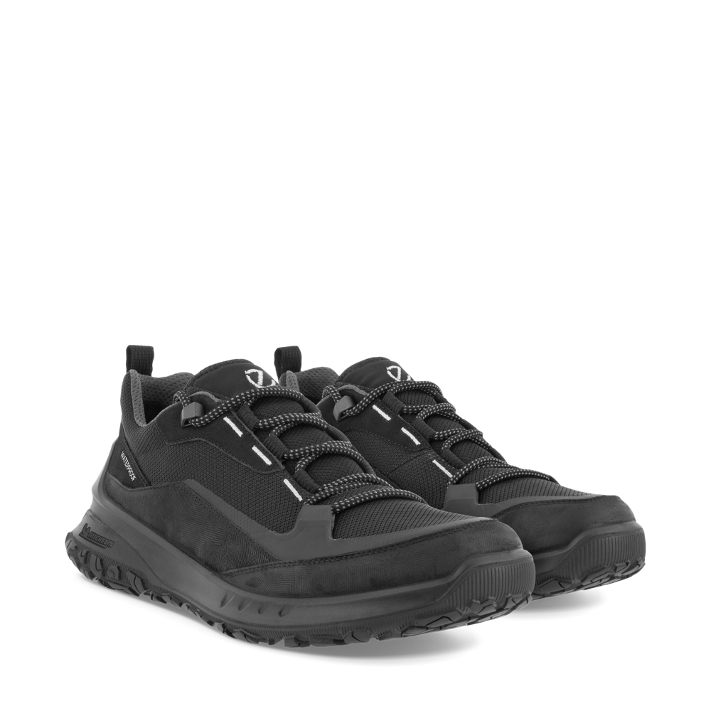 Mudguard and Toe view of Ecco ULT-TRN Low Waterproof Lace Shoe for men.