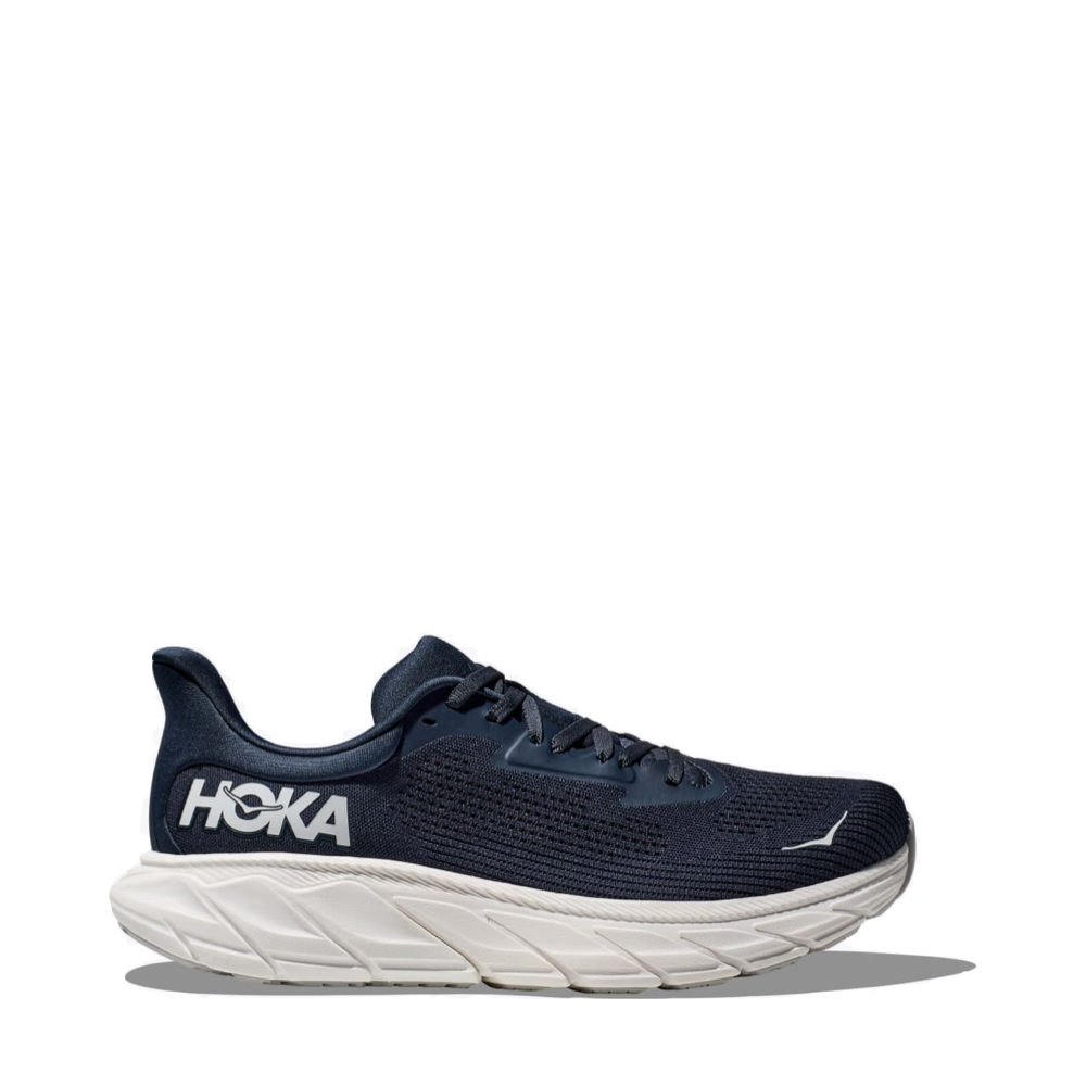 Side (right) view of Hoka Arahi 7 for men. 