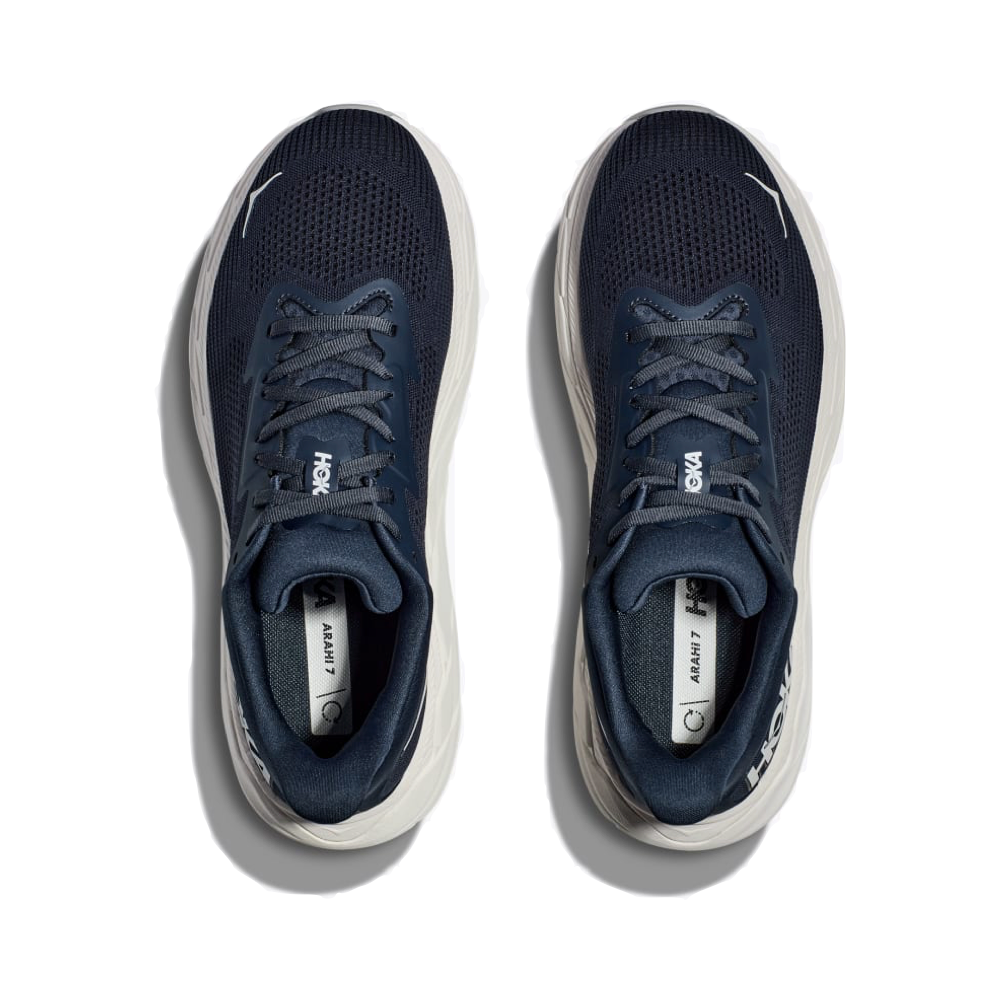 Top-down view of Hoka Arahi 7 for men.