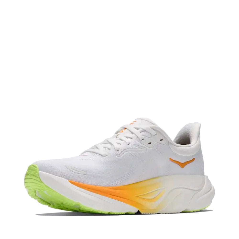 Mudguard and toe view of Hoka Arahi 8 Sneaker for women.