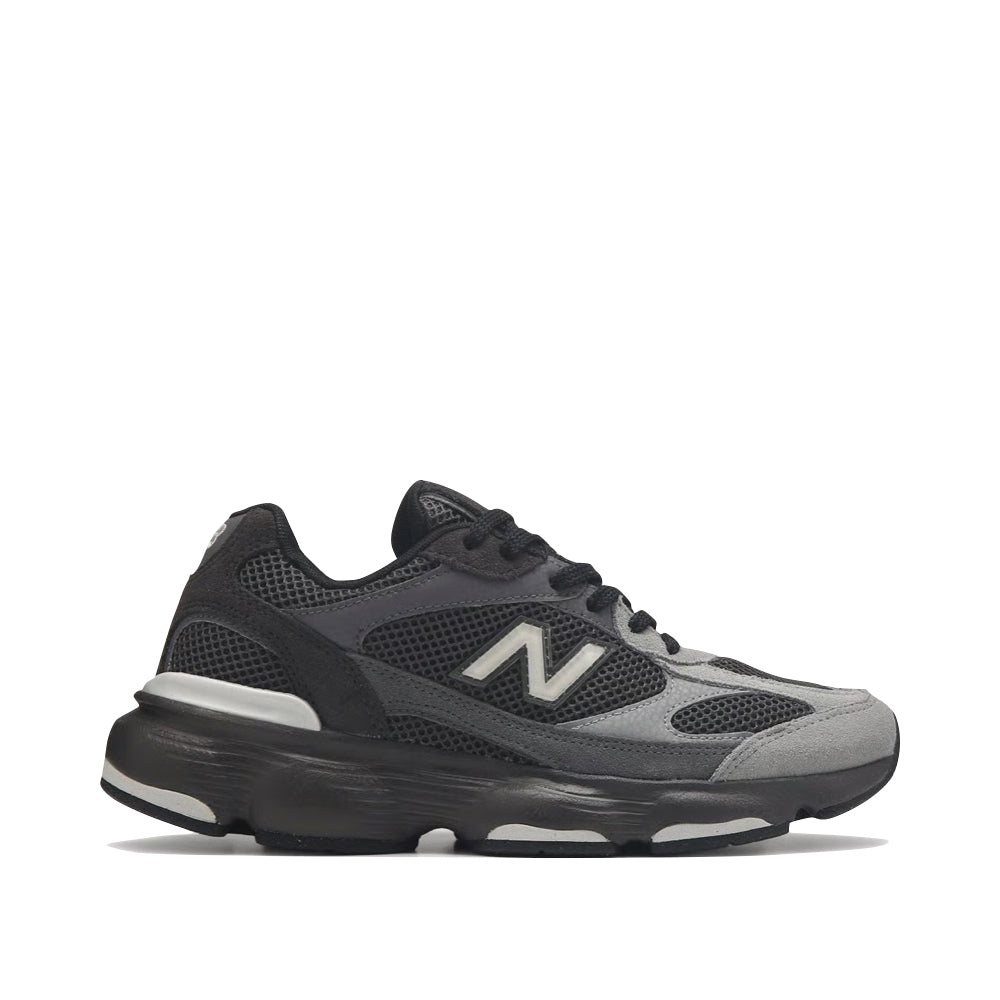 Side (right) view of New Balance 603 Lifestyle Sneaker for men.