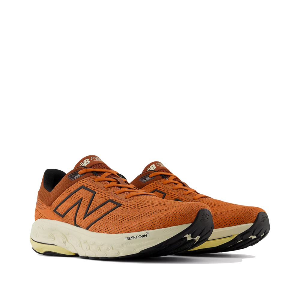 Mudguard and Toe view of New Balance Fresh Foam X 860v14 Sneaker for men.