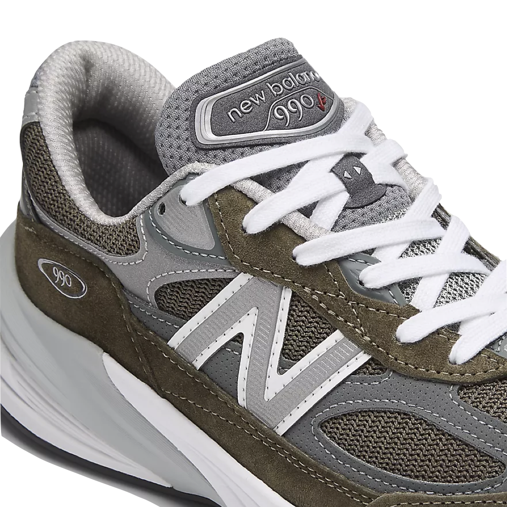 Detail view of New Balance Made in USA 990 v6 Sneaker for men.