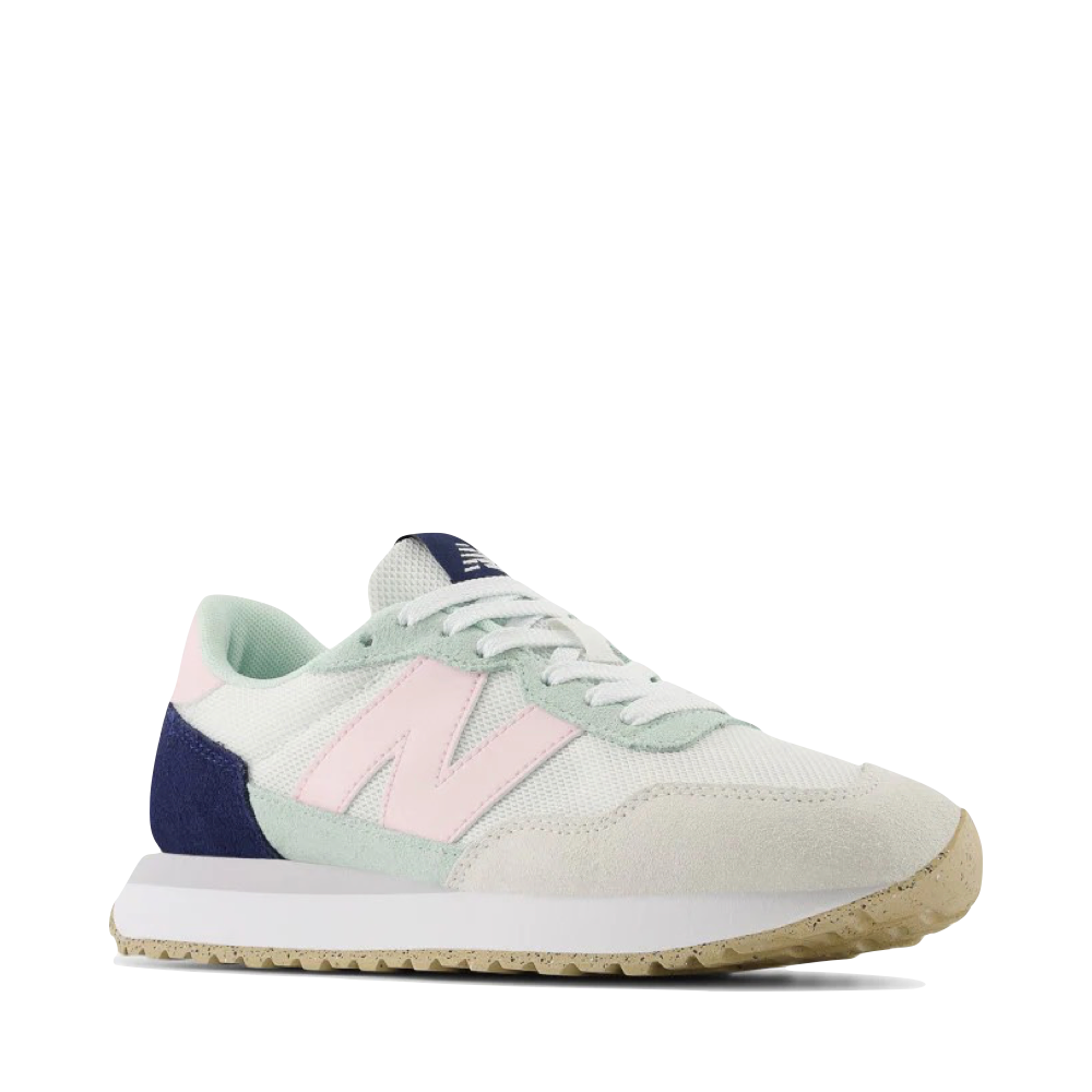 Mudguard and Toe view of New Balance 237 Sneaker for women.