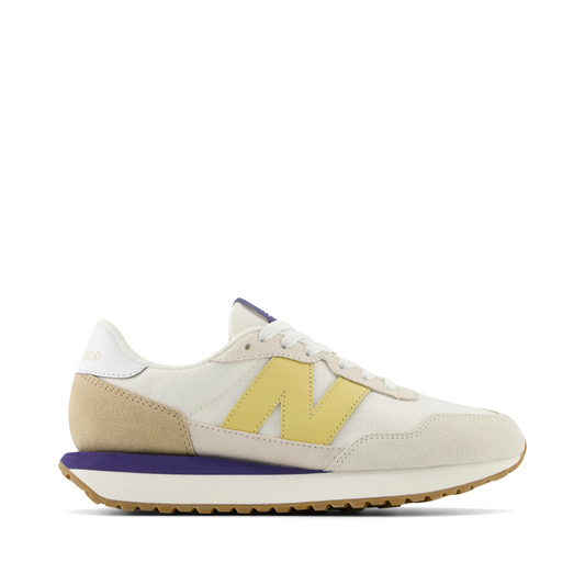Side (right) view of New Balance 237 Sneaker for women.
