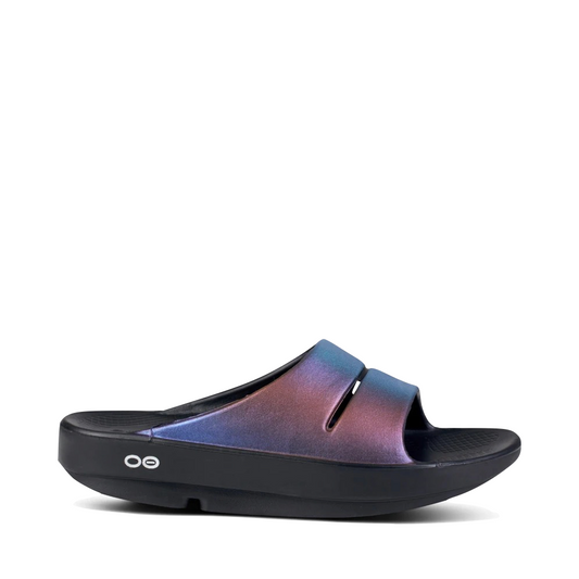 Side (right) view of OOfos OOahh Luxe Slide Sandal for women.