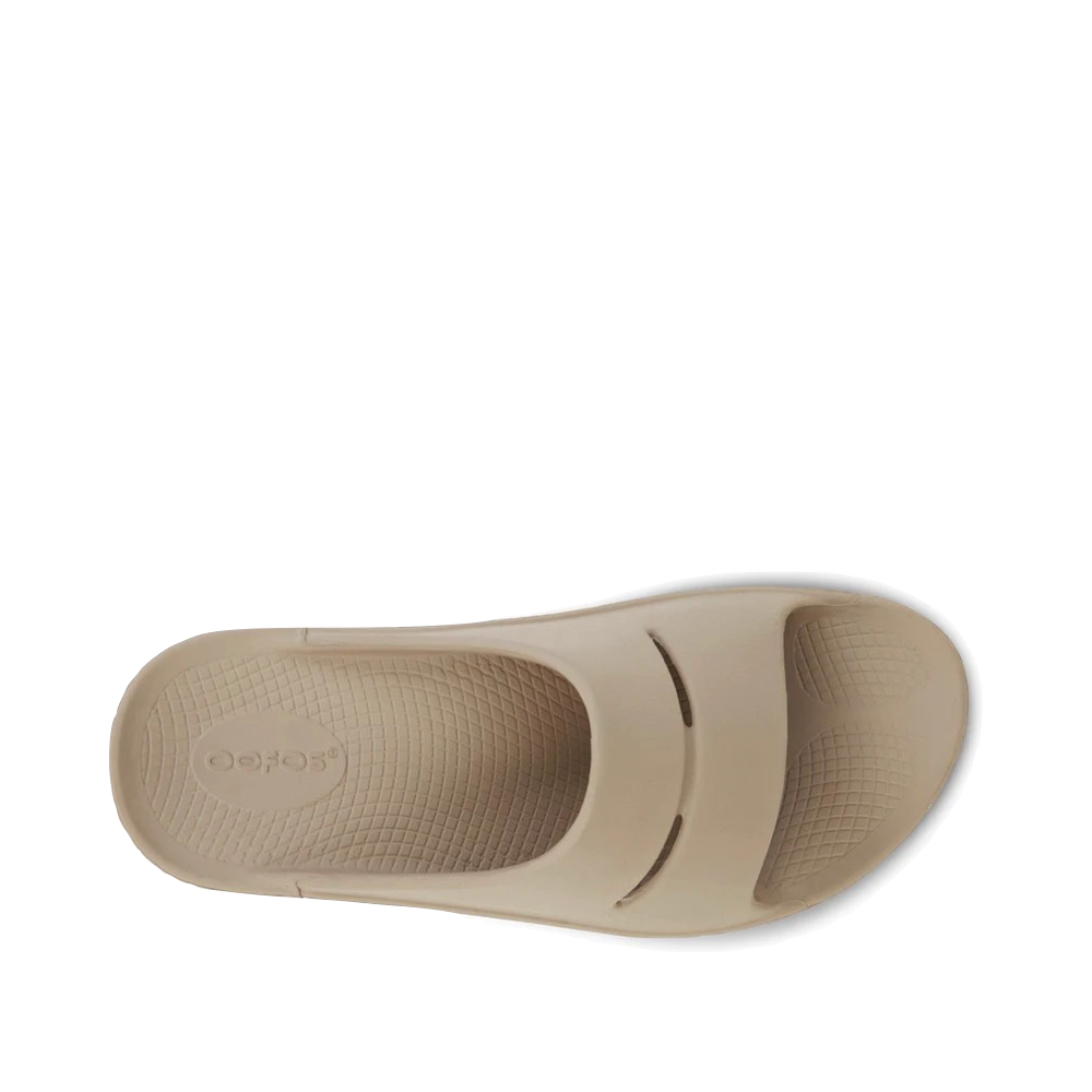 Top-down view of OOfos OOahh Slide Sandal for women.