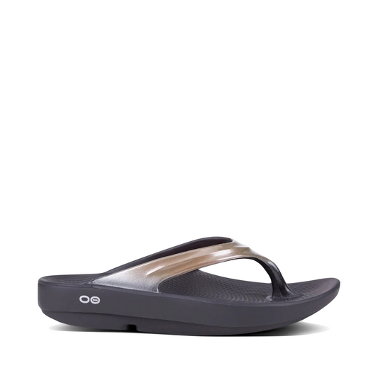Side (right) view of OOfos OOlala Luxe Flip Sandal for women.