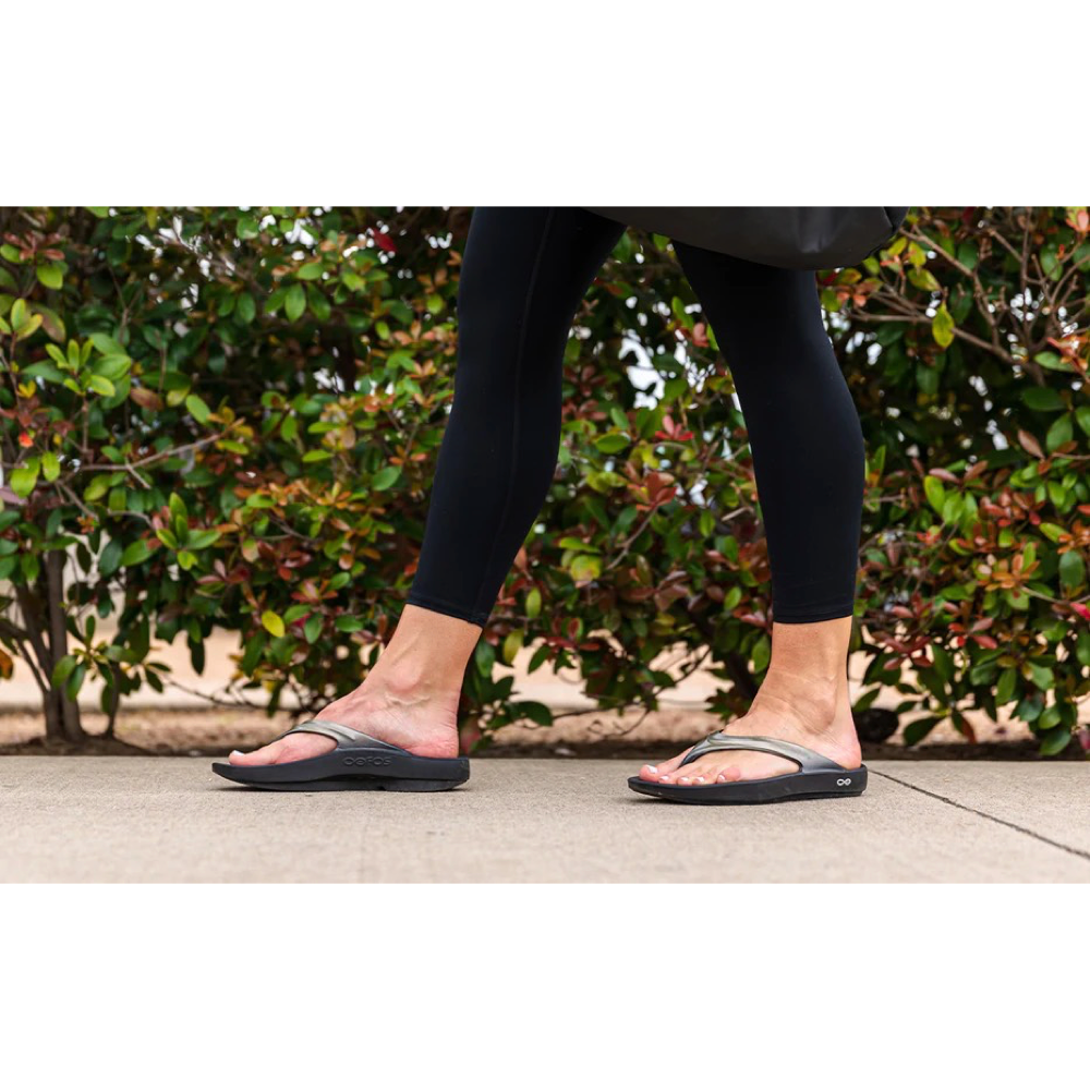 Model view of OOfos OOlala Luxe Flip Sandal for women.