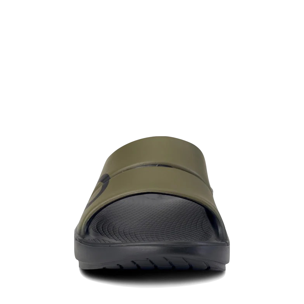 Front view of OOfos OOahh Sport Slide for women.