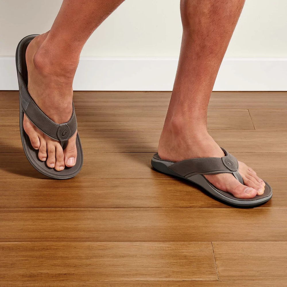 OluKai Men's Tuahine Leather Thong Flip Sandal (Stone)