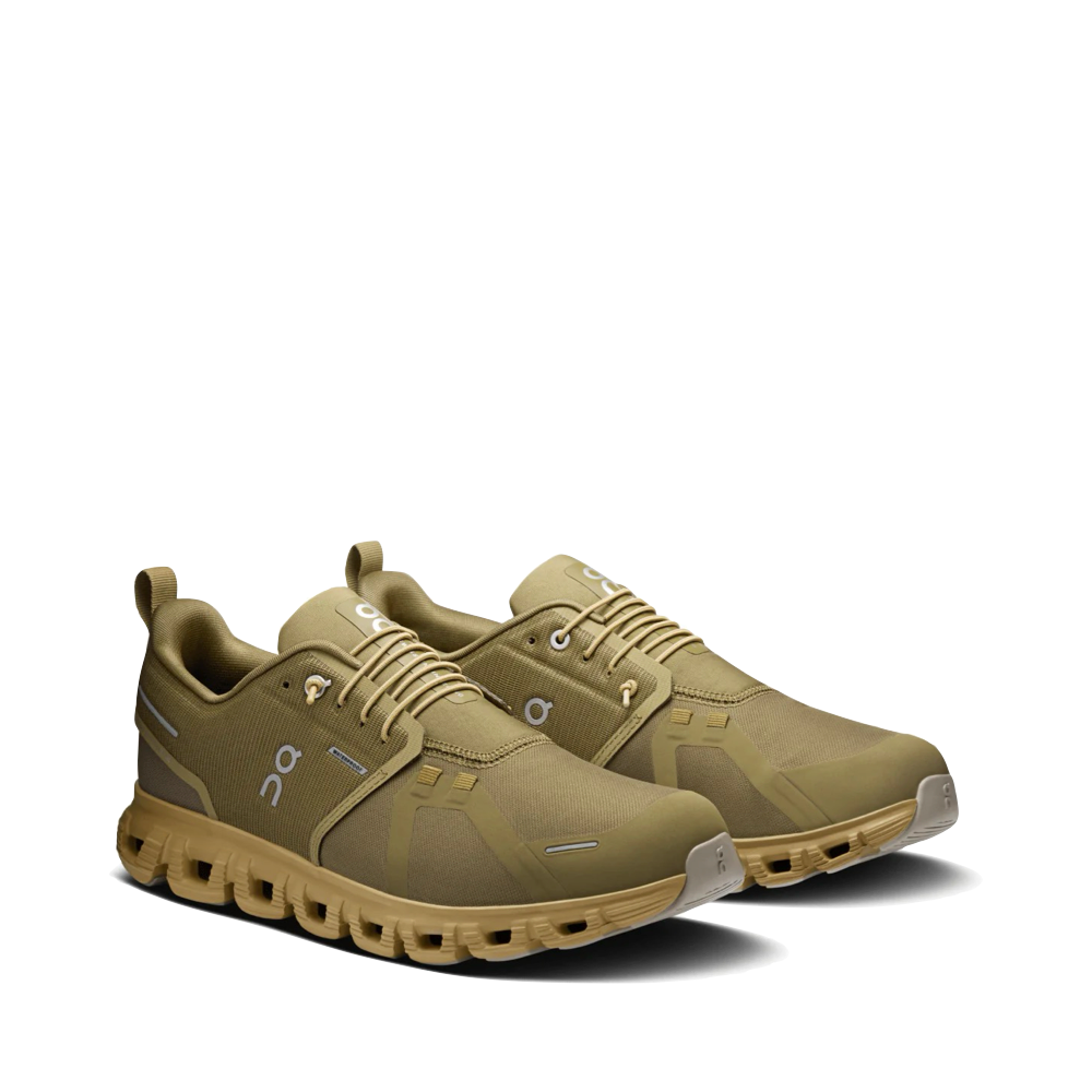 Mudguard and Toe view of On Cloud 6 Waterproof Sneaker for men.