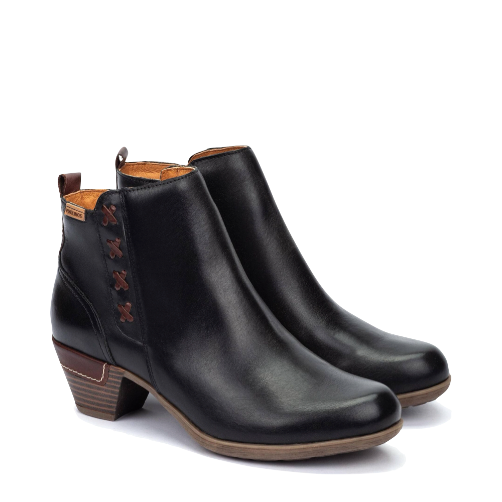 Toe view of Pikolinos Rotterdam 25 Leather Side Zip Ankle Boot for women.