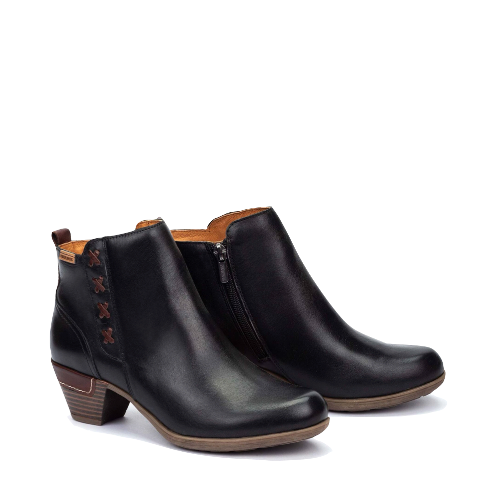 Toe view of Pikolinos Rotterdam 25 Leather Side Zip Ankle Boot for women.