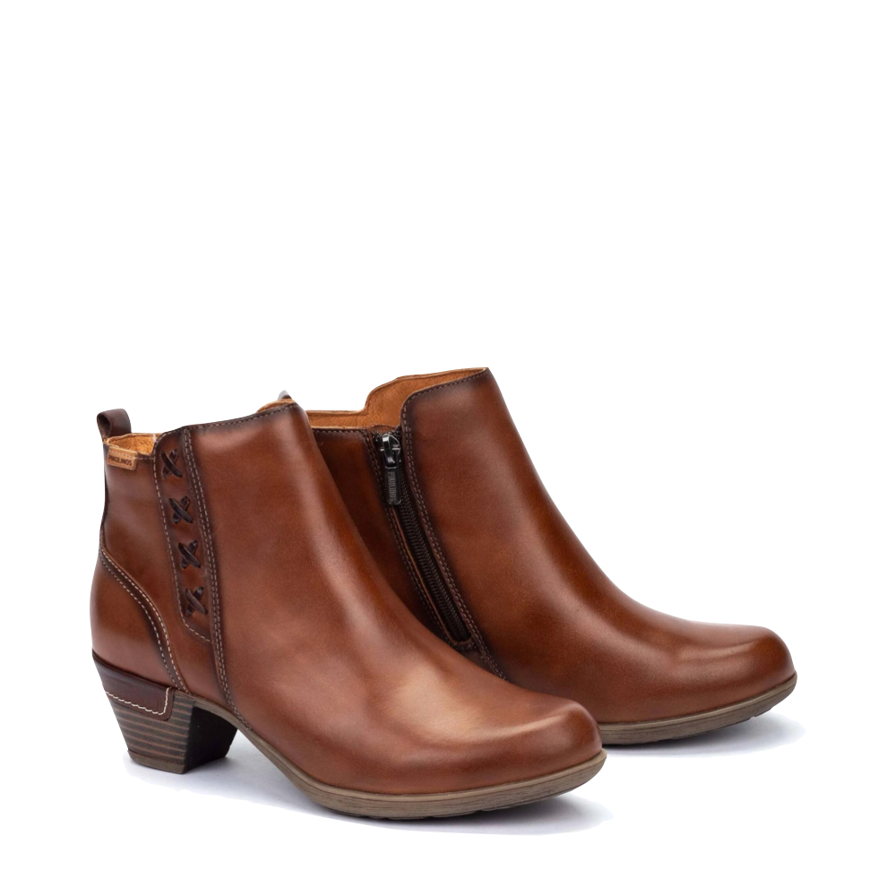 Toe view of Pikolinos Rotterdam 25 Leather Side Zip Ankle Boot for women.