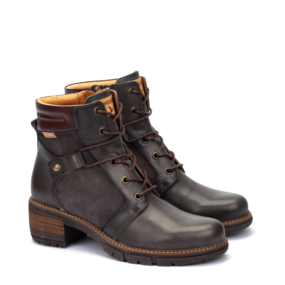 Toe view of Pikolinos San Sebastián Lace Boot for women.