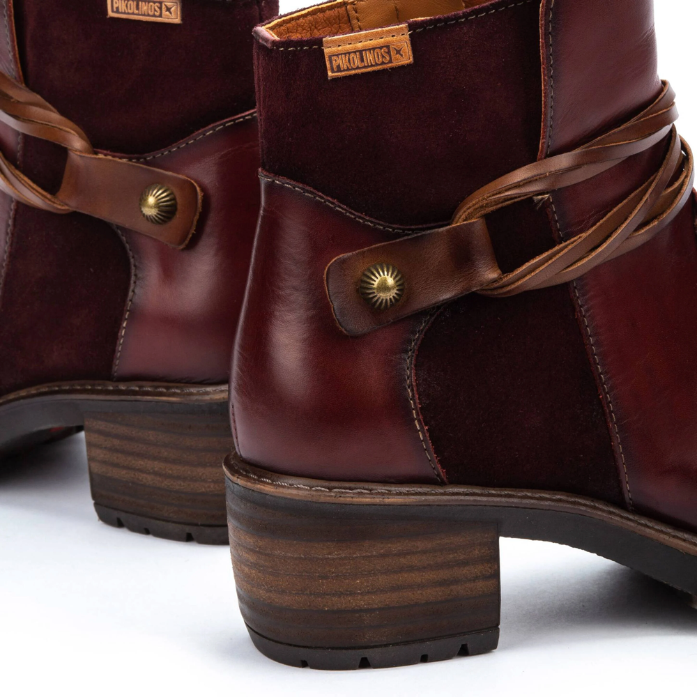 Detail view of Piklinos San Sebastián Side Zip Leather Ankle Boot for women.