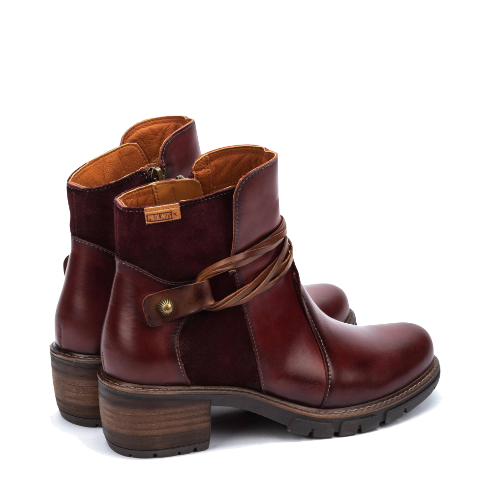 Heel view of Piklinos San Sebastián Side Zip Leather Ankle Boot for women.