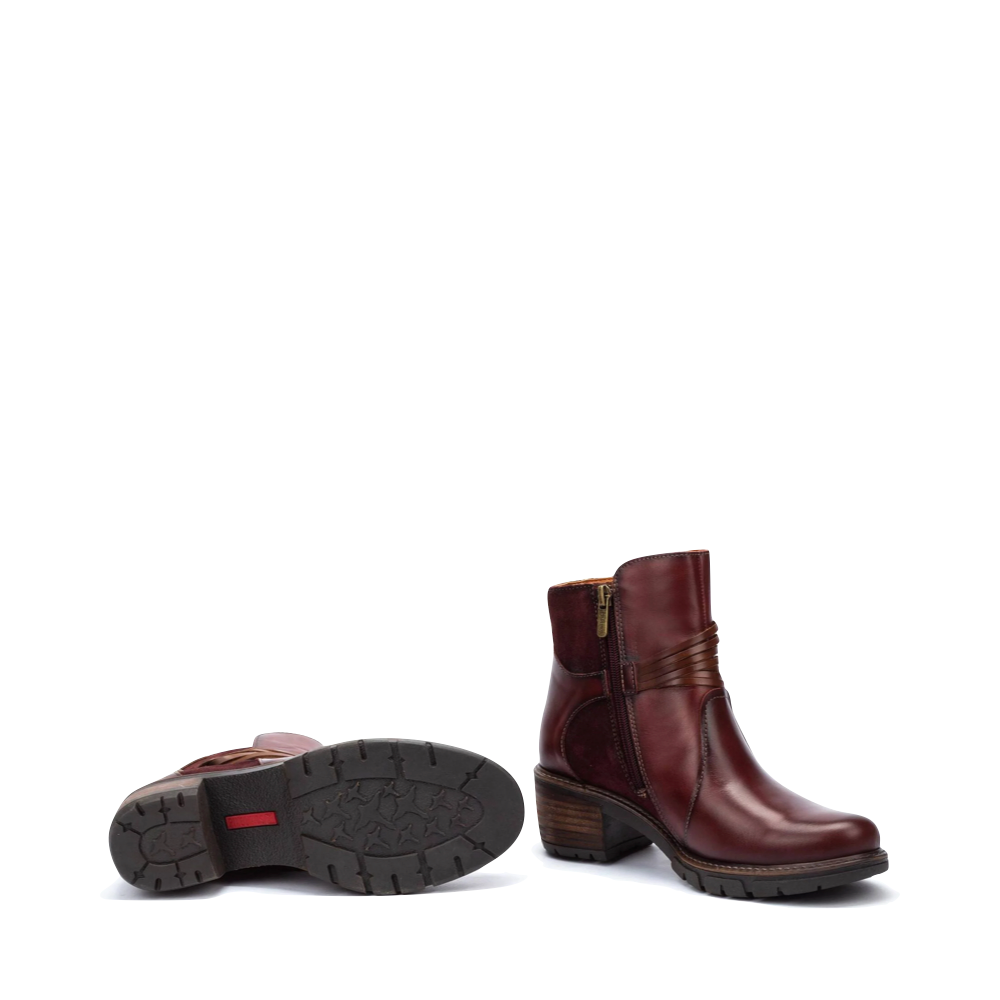 Bottom and side view of Piklinos San Sebastián Side Zip Leather Ankle Boot for women.