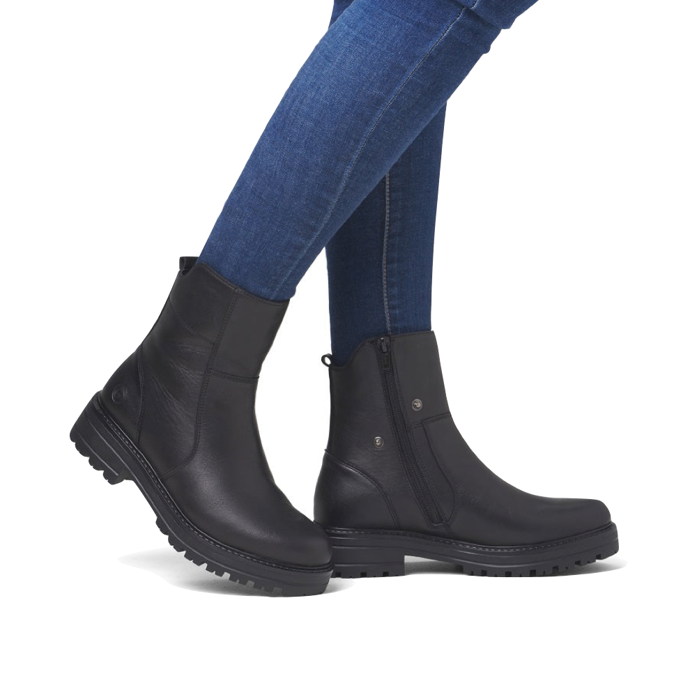 Model view of Remonte 85 Chain Boot for women.