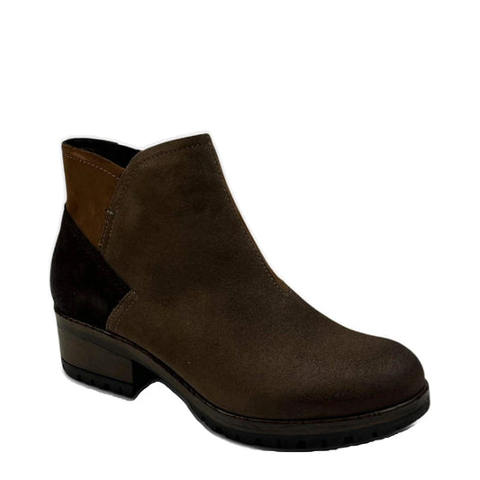 Toe view of Salvia Case Low Heeled Side Zip Suede Boot for women.
