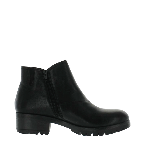 Salvia Women's Chi Lug Sole Low Leather Ankle Boot in Black