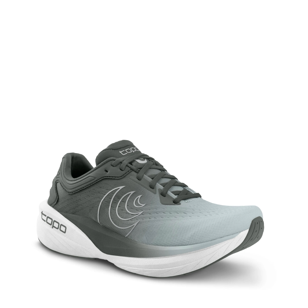 Mudguard and Toe view of Topo Phantom 4 Sneaker for women.