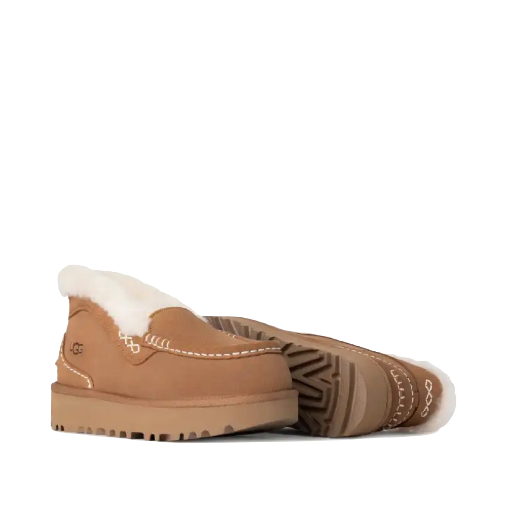 Toe and bottom view of Ugg Ansley Parc for women.