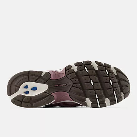 New Balance Women's 530 Lifestyle Sneaker in Fast Track with Pebble
