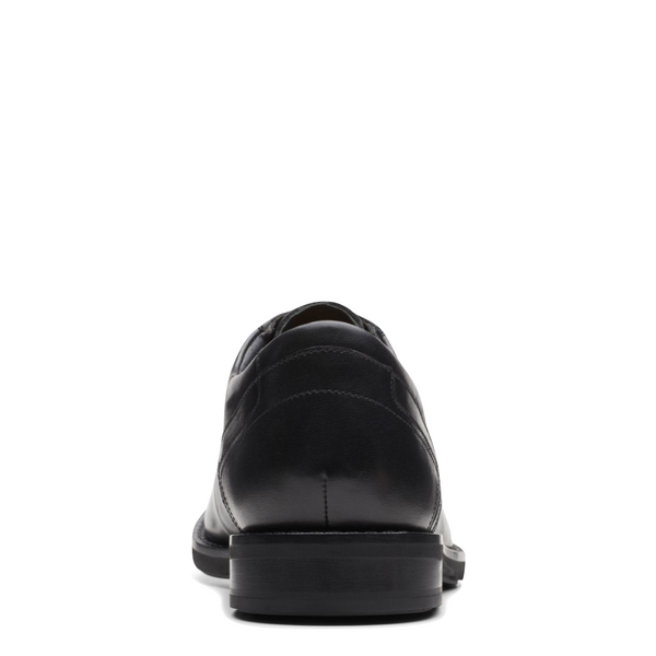 Clarks Men's Un Hugh Leather Lace Dress Shoe in Black