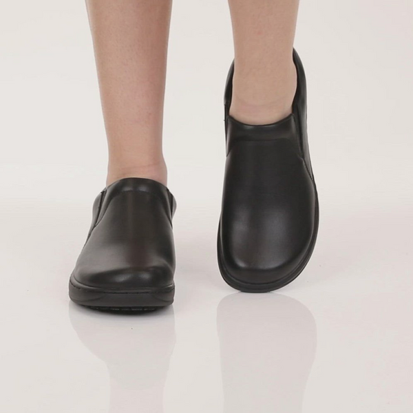 Spring Step Women's Woolin Slip Resistant Slip On (Black)